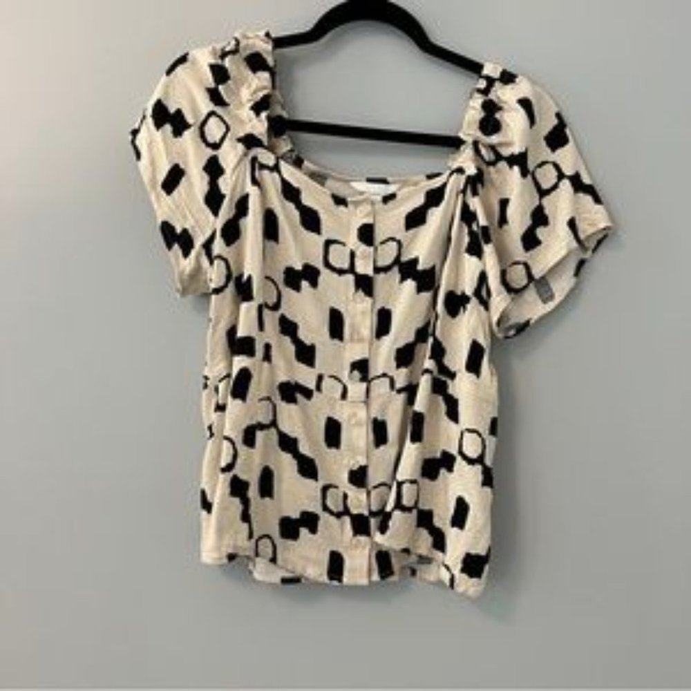 H&M Off Shoulder Cream and Black Geometric Print Top with buttons Size M Medium